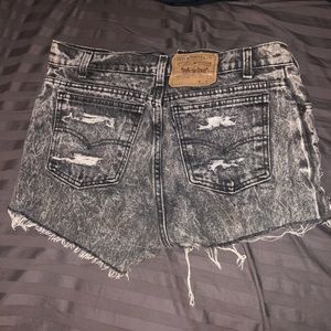 Black/gray distressed Levi cut-off shorts